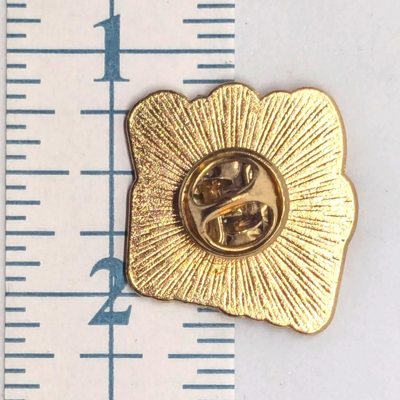 5️⃣ "Strong Woman" Pin - Picture 2 of 3